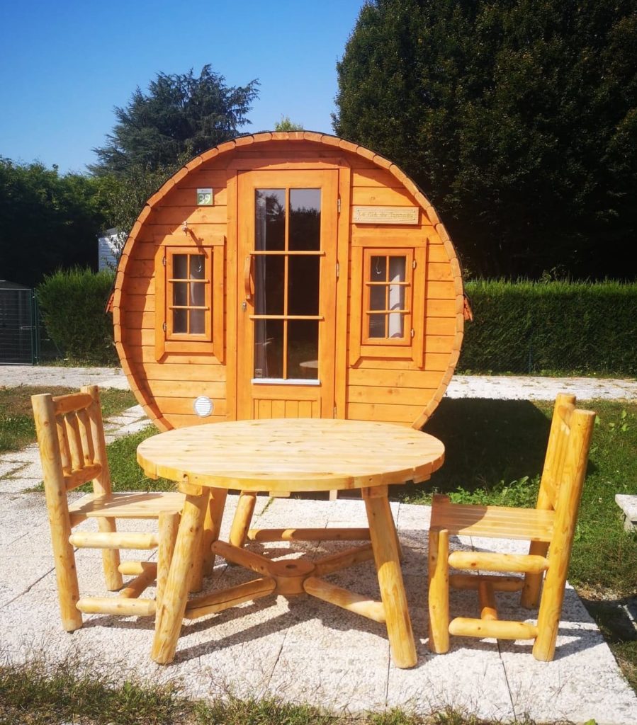 B13A – Table de jardin parasol – en situation v3